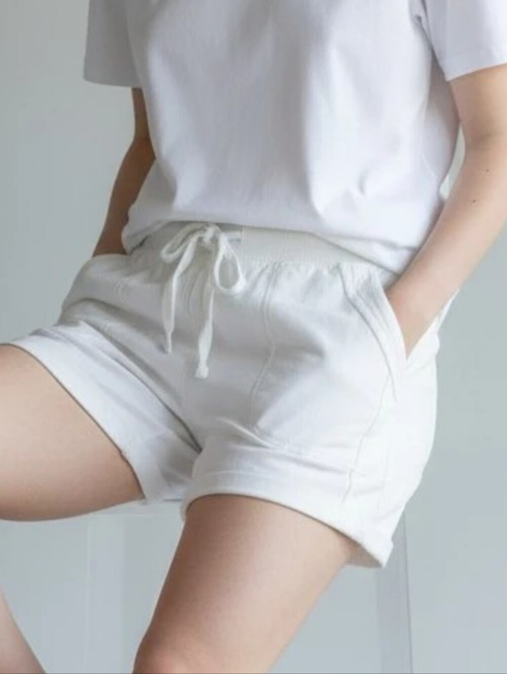 Mountain and Isles White Rolled Cuff Sweat Shorts 4 Pockets